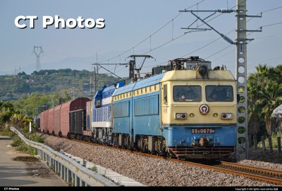 SS4-0679附挂段修归来的DF5-1486南下厦门