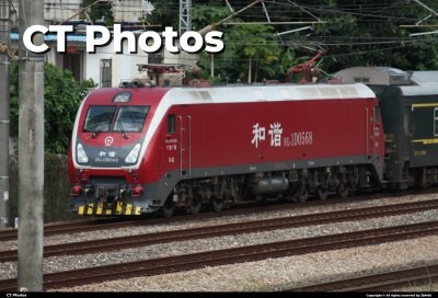 HXD1D-0568牵引客列经过深圳东站前弯道