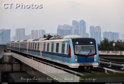 广州地铁5号线L7型列车进入滘口站