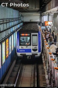 奔跑在城市地下的城墙