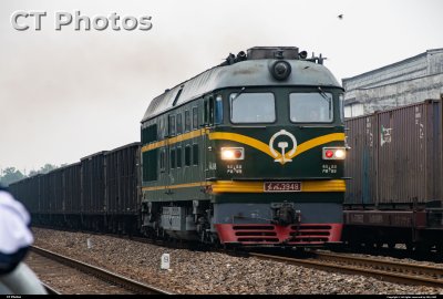 DF4B-3948牵引货列通过三水西
