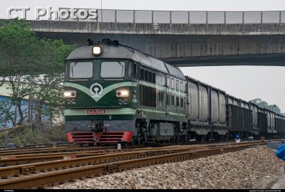 DF4-7644牵引货列通过三水西