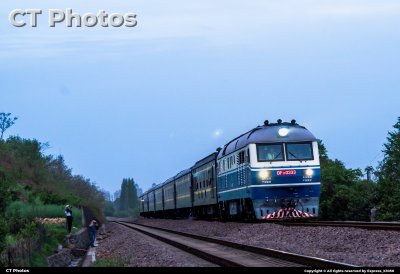 竹马馆站外勤 客车T7785接近