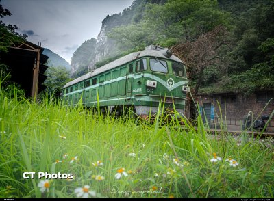 山间的火车