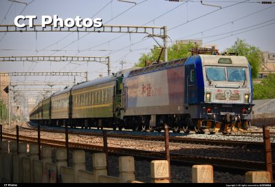 HXD3C牵引客列压弯通过中储桥