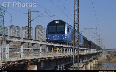 冬日复兴内燃机车牵引货列