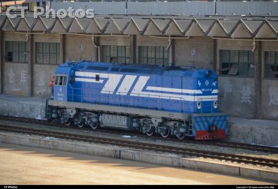 DF5-2019在仓库进行调车作业