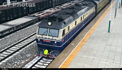 客车K5171次富裕站一道停车