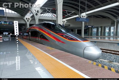 CR400AF-S-2421担当的G8601次在重庆东站办客