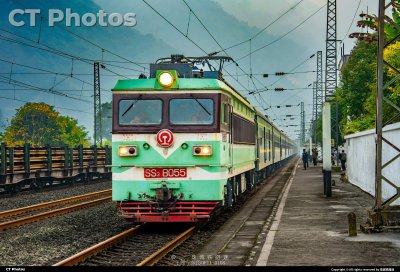 西南铁路の草绿三传奇