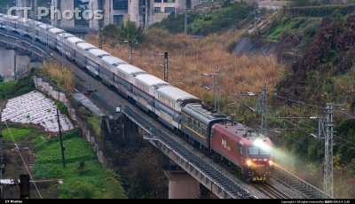 冲破晨雾的西局原色双层