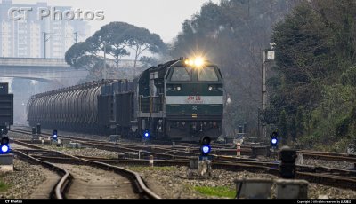 成汶铁路上的HXN5型内燃机车