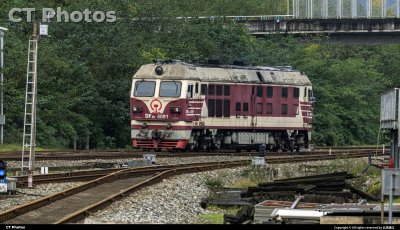 东风4D型调车机？