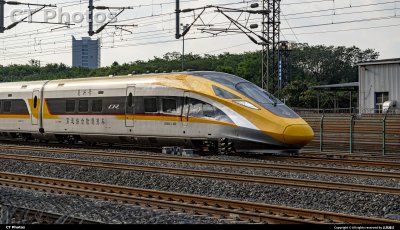 一般路过的复兴号检测车