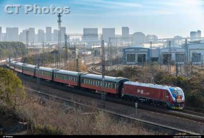 电客Y701封浜一道通过