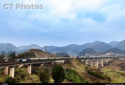 《黔山深处，慢车时光》