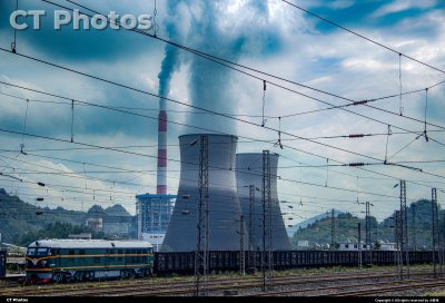 《深绿的轰鸣》