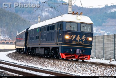 试运营的伊春号高速通过横道河子站