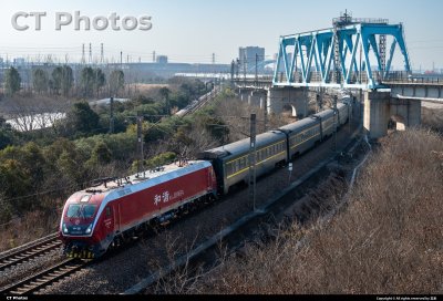 Z100达速通过封浜站