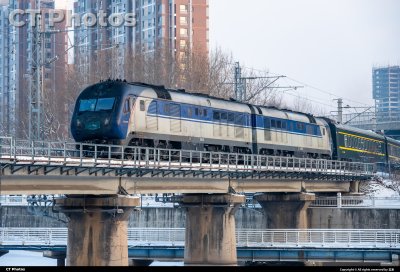 晚点的Z518通过东大桥，进入长春站