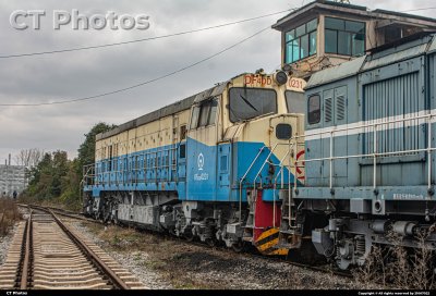 斑驳的铁锈是无声的泪花