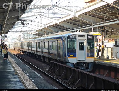 南海电铁8300系进入天王寺站