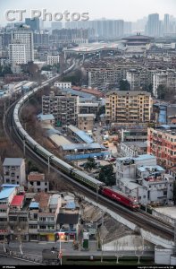 武昌站弯道起舞