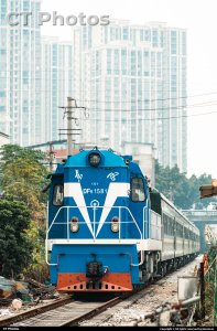 DF5机车推进车底出厂