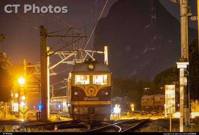 夜幕下DF4D的调车任务