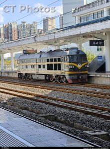 东风4停靠于龙岩站