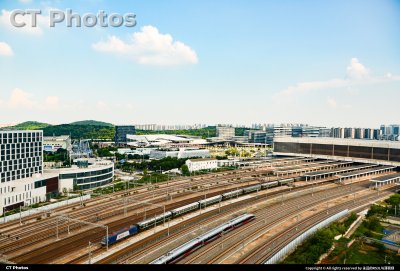 HXD3C-0679先锋号机车牵引K1264次驶离芜湖站