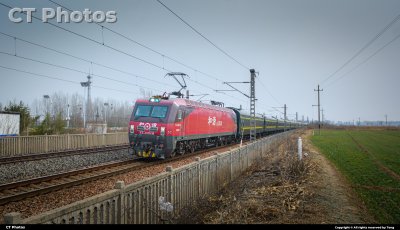 列车通过华北平原